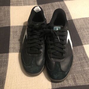 Sketchers Men’s Black & White Casual Sneakers